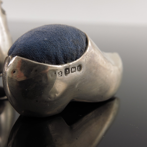 175 - An Edwardian novelty silver pin cushion, Levi and Salaman, Birmingham 1906, modelled as a clog, toge... 