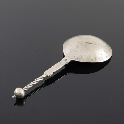 19 - A 17th century Norwegian silver spoon, Jochum Jochumsen Kirsebom, Stavanger circa 1620, the onion sh... 