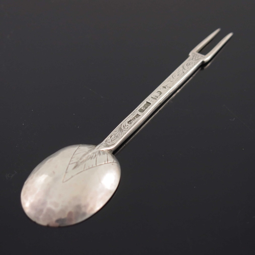 89 - A George III sucket spoon, William London, London 1765, the bowl with engraved tail, chased foliate ... 