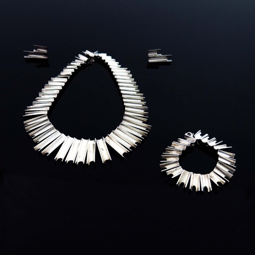 191 - Alicia de la Paz Ortiz Cuevas, a Mexican Modernist silver necklace, bracelet and earring set, Taxco ... 