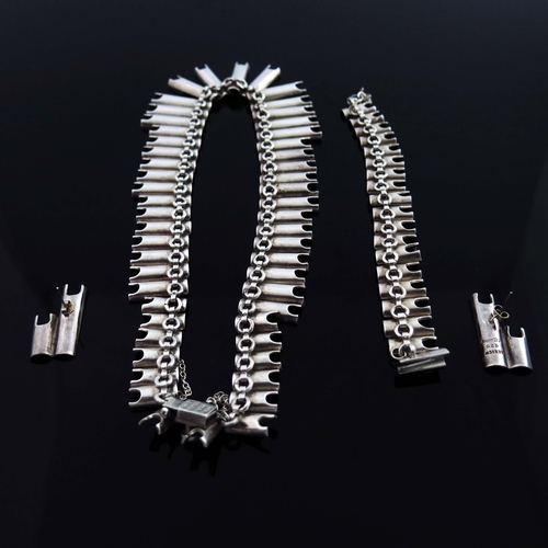 191 - Alicia de la Paz Ortiz Cuevas, a Mexican Modernist silver necklace, bracelet and earring set, Taxco ... 