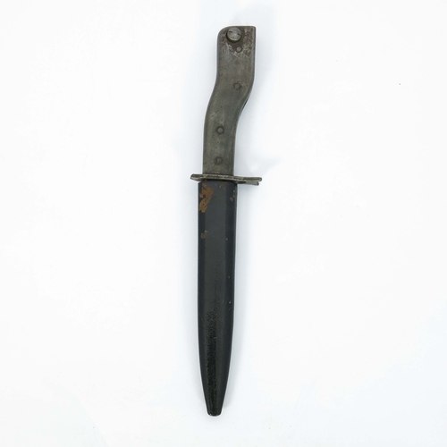 200 - World War One German steel Demag fighting knife bayonet, crank handle, housed in blackened steel sca... 