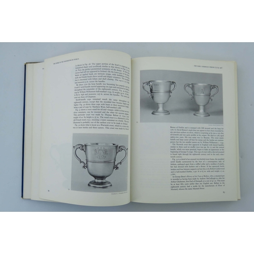 211 - Douglas Bennett, Irish Georgian Silver, 1972, Cassell & Co, the title page signed by the author, blu... 