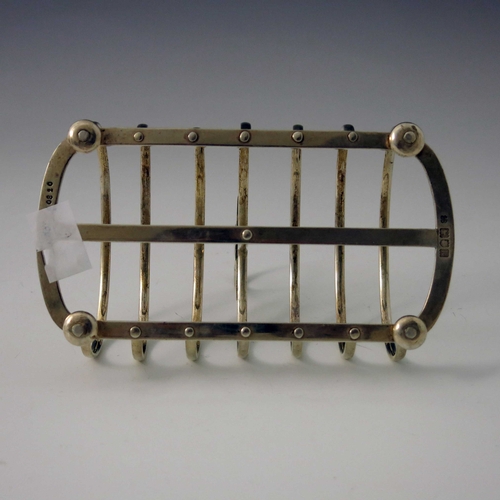 72 - An Edwardian silver six division toast rack, Heath and Middleton, London 1905, wire loaf topped bars... 