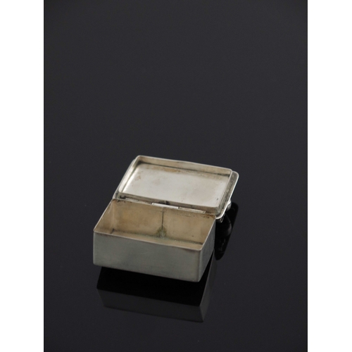 74 - A novelty silver pill box, the lid applied with a pair of cast flintlock pistols, realistically mode... 