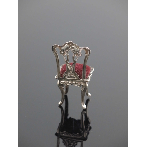 84 - An Edwardian novelty silver pin cushion, Levi and Salaman, Birmingham 1901, in the form of a chair, ... 