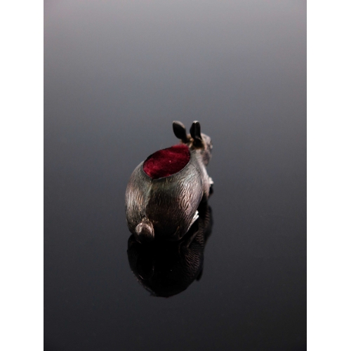 89 - An Edwardian novelty silver pin cushion, Adie and Lovekin, Birmingham 1907, modelled as a hare, lyin... 