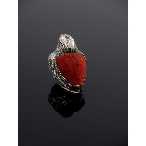 91 - An Edwardian novelty silver pin cushion, Cohen and Charles, Birmingham 1905, modelled as a sparrow c... 