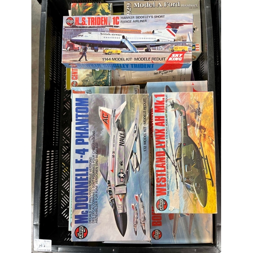 91 - A collection of Airfix aircraft modelling kits, 1/72 unless stated including Boeing 707 1/144 04170-... 