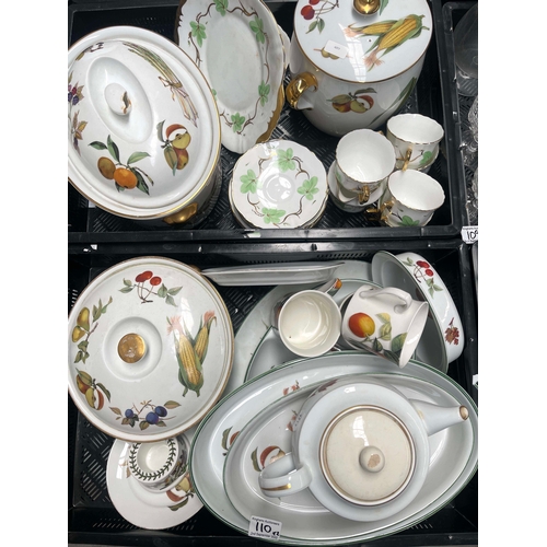 110 - A quantity of dinner and tea wares, including Royal Worcester Evesham, tureens and covers, teapot, s... 