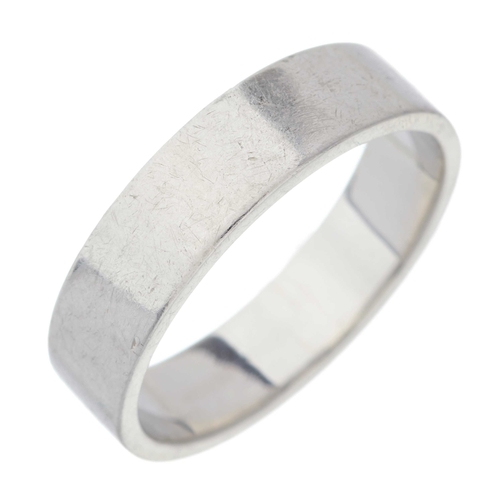 98 - A platinum wedding ring, designed as a plain band, stamped PLAT, ring size T1/2, 11.1g