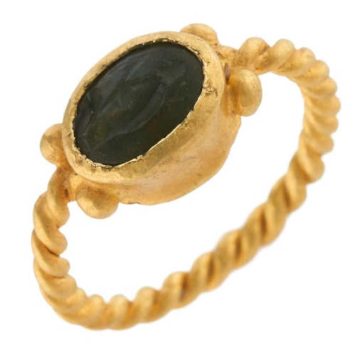 139 - An antique late Roman gold, green chalcedony intaglio cabochon ring, with copy of a preliminary repo... 