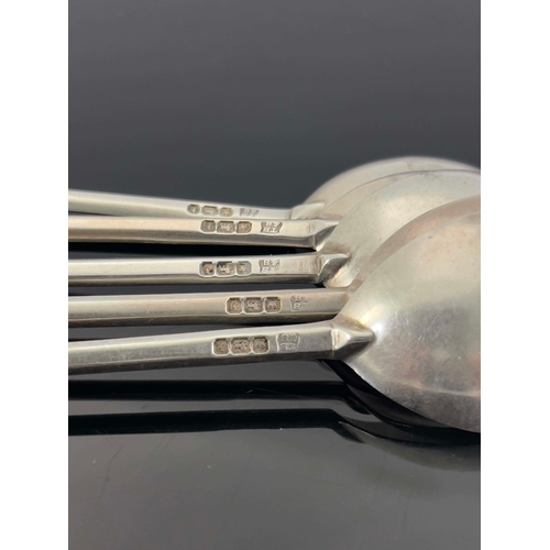 119 - A set of five George V silver Apostle teaspoons, Thomas Bradbury and Sons, Sheffield 1917, the finia... 