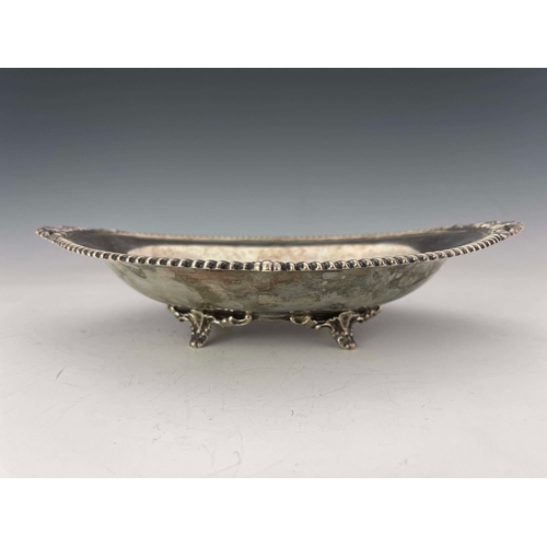 160 - An Edwardian silver dish, Thomas Latham and Ernest Morton, Chester 1903, oval form with gadrooned an... 