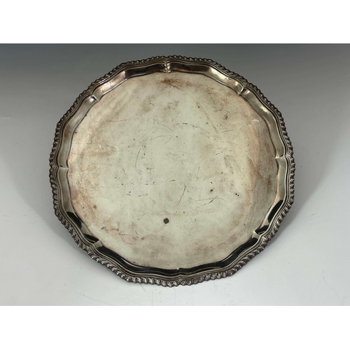 167 - A large George V silver salver, Mappin and Webb, Sheffield 1924, circular with ogee gadrooned and fl... 