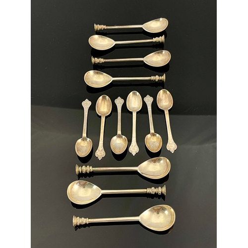 209 - A cased facsimile set of seven Salisbury Seal Top silver spoons, J Sidney Rambridge, Sheffield 1937,... 