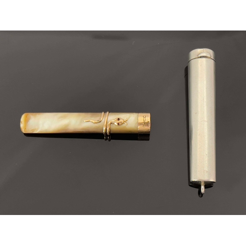 217 - A Victorian 15 carat gold, and mother of pearl cheroot holder, Tucker, Fowles and Co., London 1900 a... 