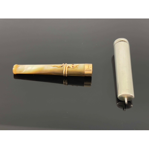 217 - A Victorian 15 carat gold, and mother of pearl cheroot holder, Tucker, Fowles and Co., London 1900 a... 