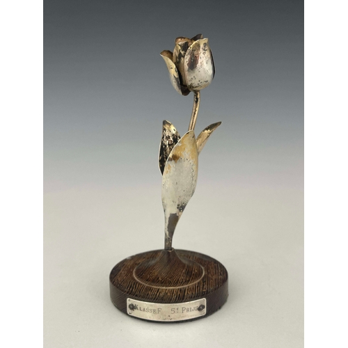 25 - A Dutch silver Tulip Rally trophy, 1959, 5th prize, with inscriptions, modelled as a single tulip, 1... 