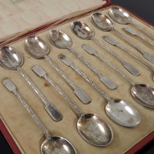 78 - A set of twelve Edwardian silver Mappin & Webb teaspoons, Sheffield 1918, 3.41 ozt total, cased