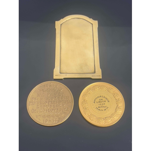 346 - European commemorative medals, a gilt bronze plaque by Henri-Leon Greber (1855-1941), Comité d'Assis... 