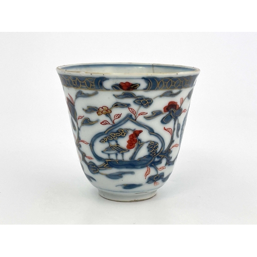 369 - A Japanese Imari beaker cup, late 17th or early 18th century, ogee form, underglaze blue chrysanthem... 