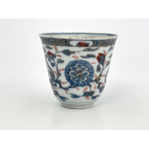 369 - A Japanese Imari beaker cup, late 17th or early 18th century, ogee form, underglaze blue chrysanthem... 