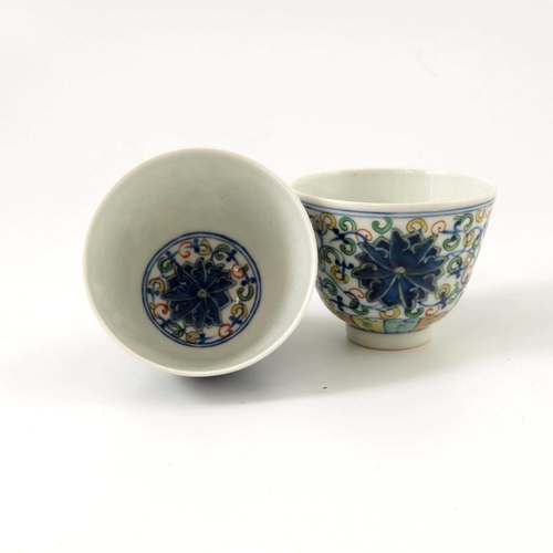 370 - A pair of Chinese Doucai cups, Guangxu mark and of the period 1875-1908, underglaze blue lotus flowe... 