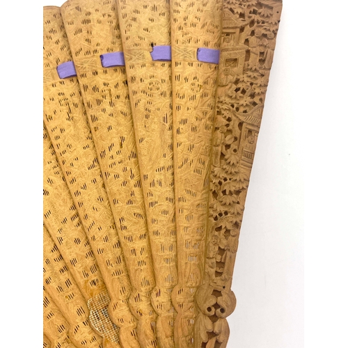 433 - A Chinese Qing Dynasty export sandalwood brise fan, mid 19th century, ???????, each stick finely car... 