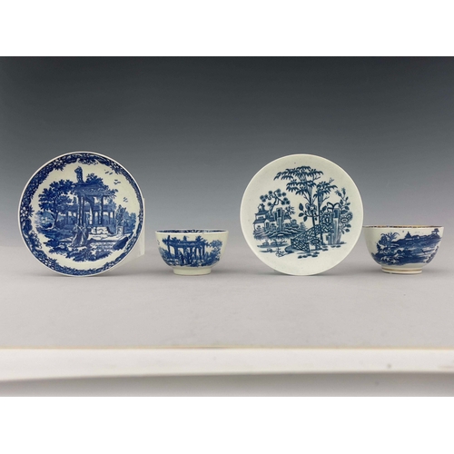 963 - Worcester blue and white tea ware, circa 1770, including blue printed Ruins tea bowl and saucer, dis... 