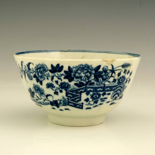 959 - A Caughley blue and white bowl, crescent C mark, circa 1780, printed in the ZIg Zag Fence pattern, 1... 