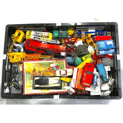 31 - A collection of model cars and toys, to include Dinky, Bugatti, Matchbox, Crescent, Victory jigsaw e... 