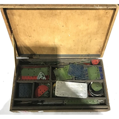 35 - A wooden box of vintage Meccano pieces