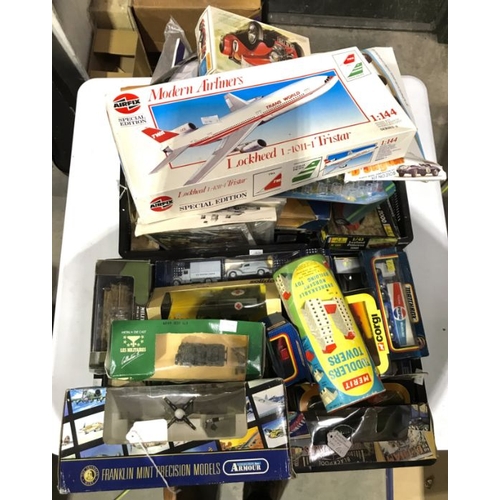 9 - Mixed lot of 25+ toys and model vehicles, to include Franklin Mint Mustang, Corgi, Airfix, Heller, M... 