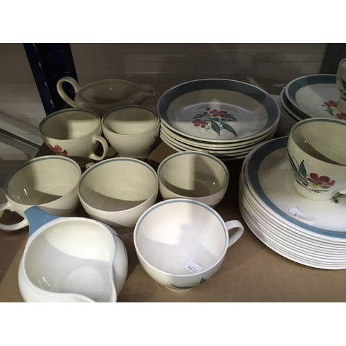 483 - Susie Cooper, a Floriana tea and dinner service, including nine cups and saucers, milk jug, platter,... 