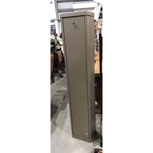 833 - A metal gun safe, single key and removable door, 135cm high together with a P Beretta gun moulded sh... 