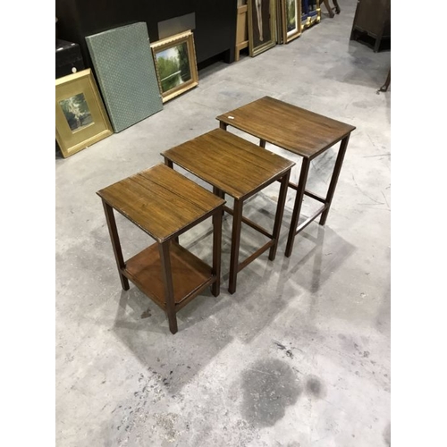 916 - A 1930's nest of three tables, largest 38cm wide  (3)