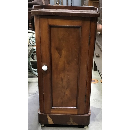 923 - Victorian mahogany pot cupboard, 46cm wide