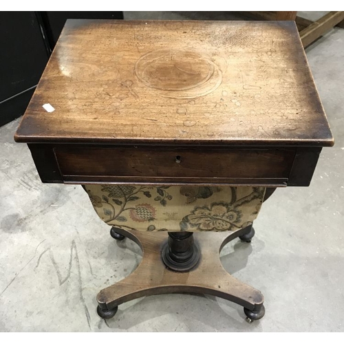 930 - A Regency mahogany work table, circa 1820, single frieze drawer over a pull-out well, quatrefoil pli... 