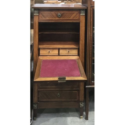 966 - An early 20th century mahogany and boxwood front-fall desk/Secrétaire à abattant, single drawer abov... 