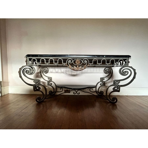 970 - An Italian wrought iron, tole and marble console table of Baroque design, late 19th or early 20th Ce... 