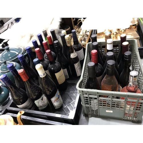 15 - A quantity of Old World red wines, including Chateauneuf du Pape, Chianti, together with German whit... 