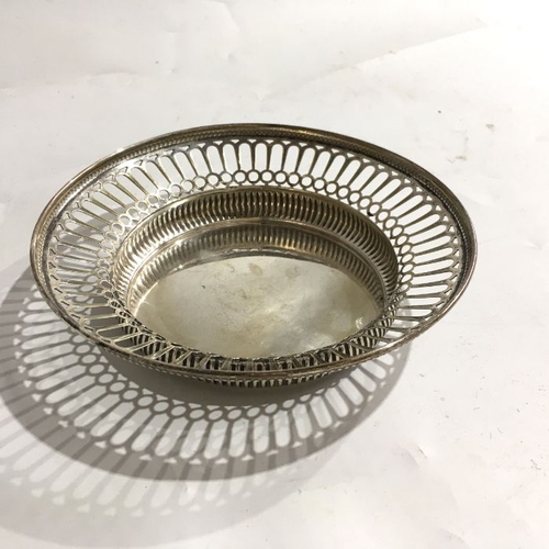 200 - An early 20th century American Gorham sterling silver reticulated dish, 3.33ozt