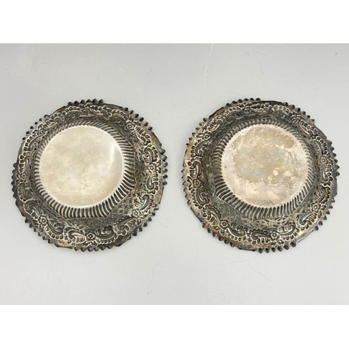 237 - A pair of Edwardian reticulated silver dishes, Britton, Gould and Co., Birmingham 1903, circular wit... 