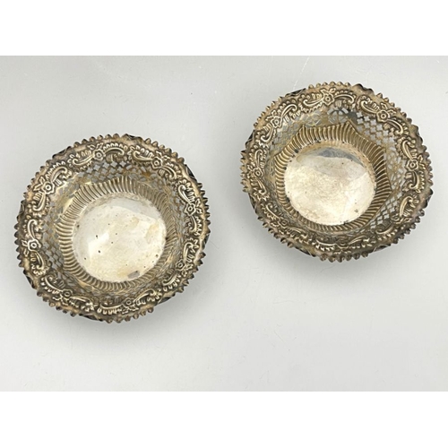 237 - A pair of Edwardian reticulated silver dishes, Britton, Gould and Co., Birmingham 1903, circular wit... 