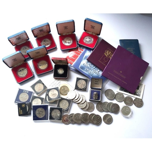 273 - Commemorative coins and proof sets, 1950s and later, to include nine Silver Jubilee crown sets 1977,... 