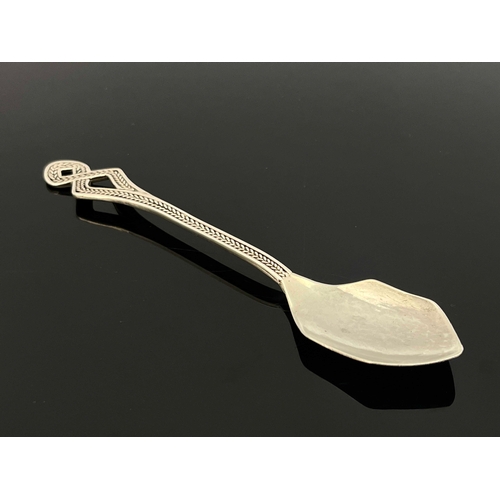 145 - An Arts and Crafts silver preserve spoon, Helen Holmes, Chester 1942, cast with an open knotted cord... 