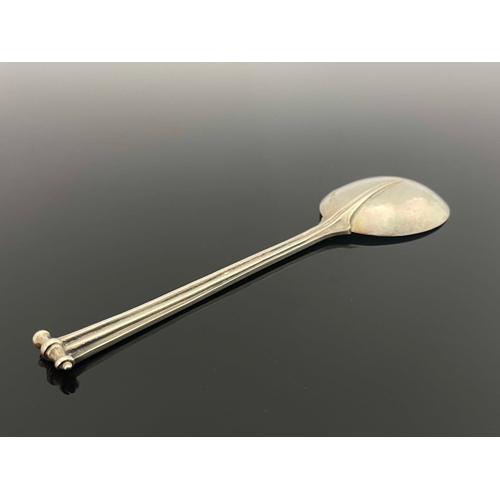 158 - Leslie Gordon Durbin, an Arts and Crafts silver spoon, London 1950, planished Onslow pattern, fluted... 