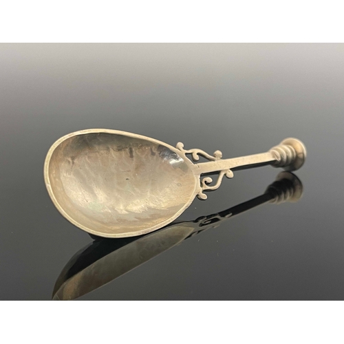 160 - Frances Harling, an Arts and Crafts silver caddy spoon, London 1957, the egg form bowl on a square s... 