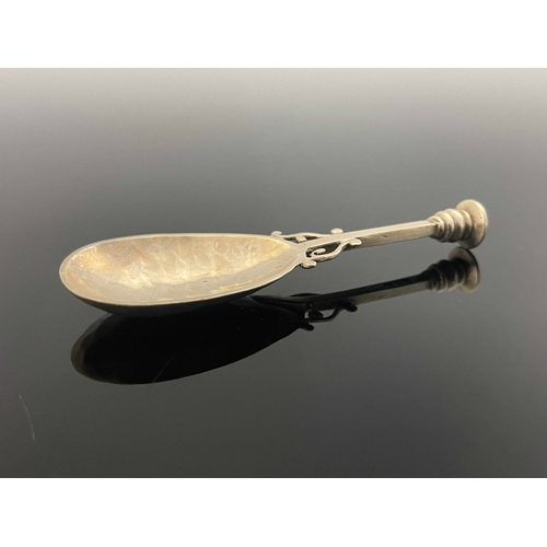 160 - Frances Harling, an Arts and Crafts silver caddy spoon, London 1957, the egg form bowl on a square s... 